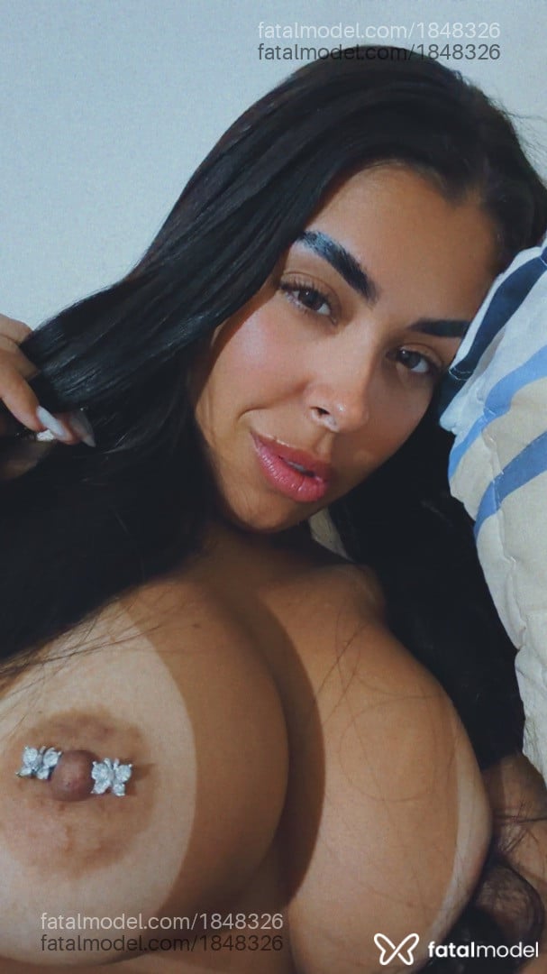 Acompanhante mulher com cabelo castanho de olhos castanhos - Polly Moura