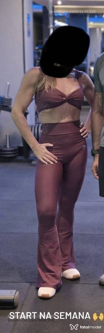 Acompanhante mulher com cabelo castanho de olhos castanhos - Dradesejos