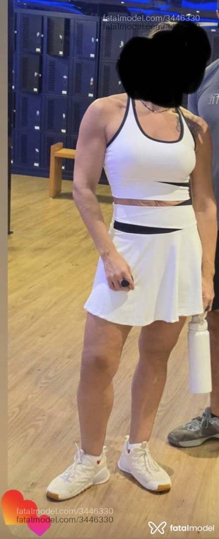 Acompanhante mulher com cabelo castanho de olhos castanhos - Dradesejos
