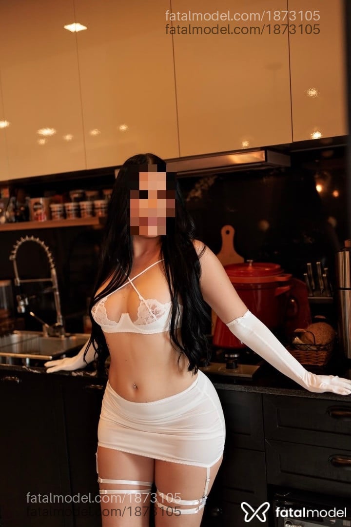 Acompanhante mulher com cabelo castanho de olhos mel - Malu Veiga