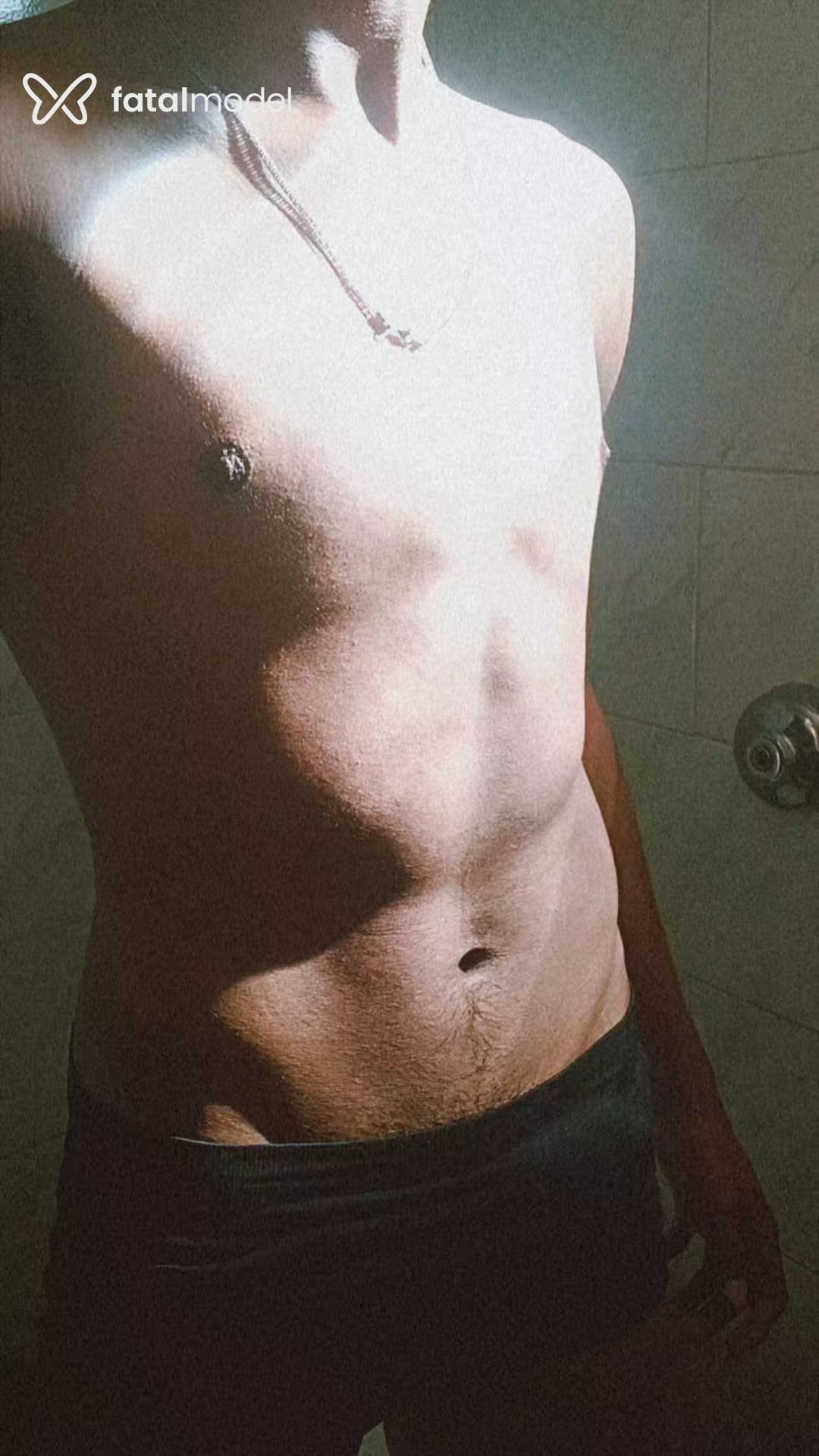 Acompanhante homem morena (o) de olhos castanhos em Virtual - Felix Dm