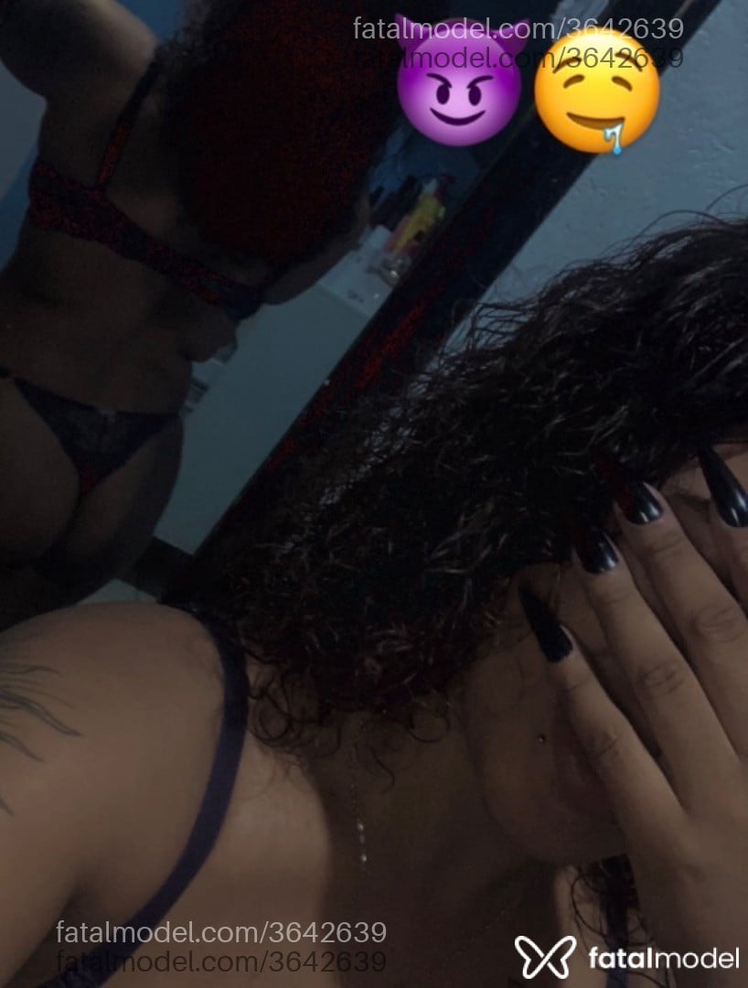 Acompanhante mulher com cabelo castanho de olhos castanhos - Vitória Campos