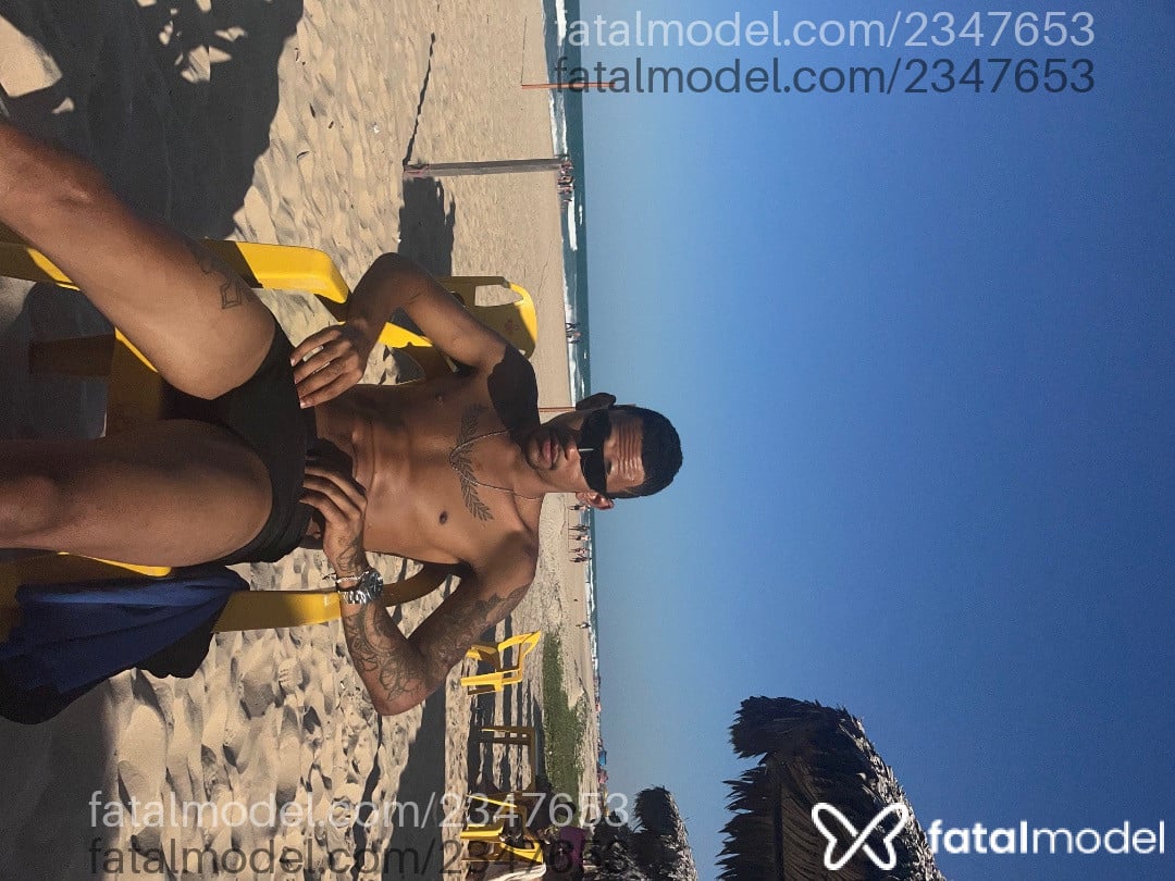 Acompanhante homem morena (o) de olhos pretos - Reizin