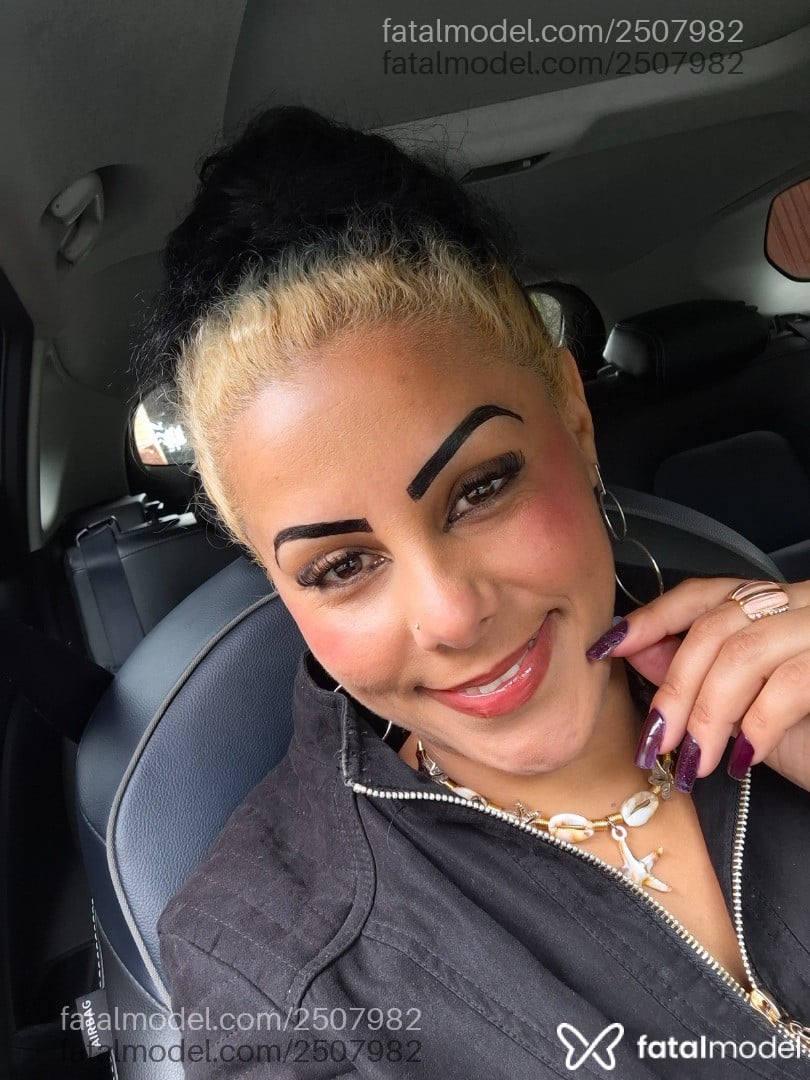 Acompanhante mulher morena (o) de olhos pretos - Taytla