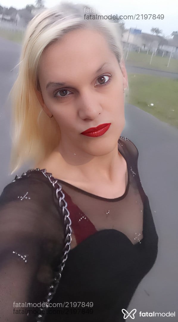 Acompanhante mulher trans loira (o) de olhos castanhos - Xuxa Travesti