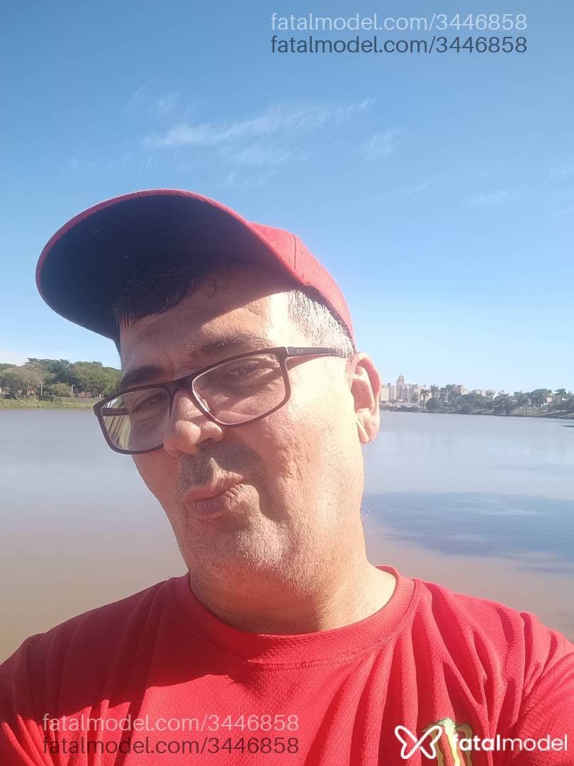 Acompanhante homem com cabelo castanho de olhos castanhos em São José do Rio Preto - Fabrício acompanha