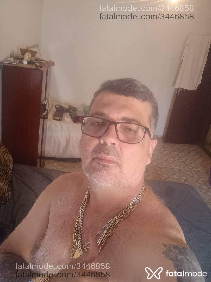 Acompanhante homem com cabelo castanho de olhos castanhos em São José do Rio Preto - Fabrício acompanha