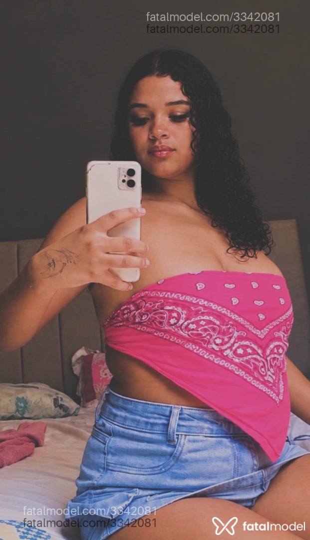 Acompanhante mulher morena (o) de olhos castanhos - Morena