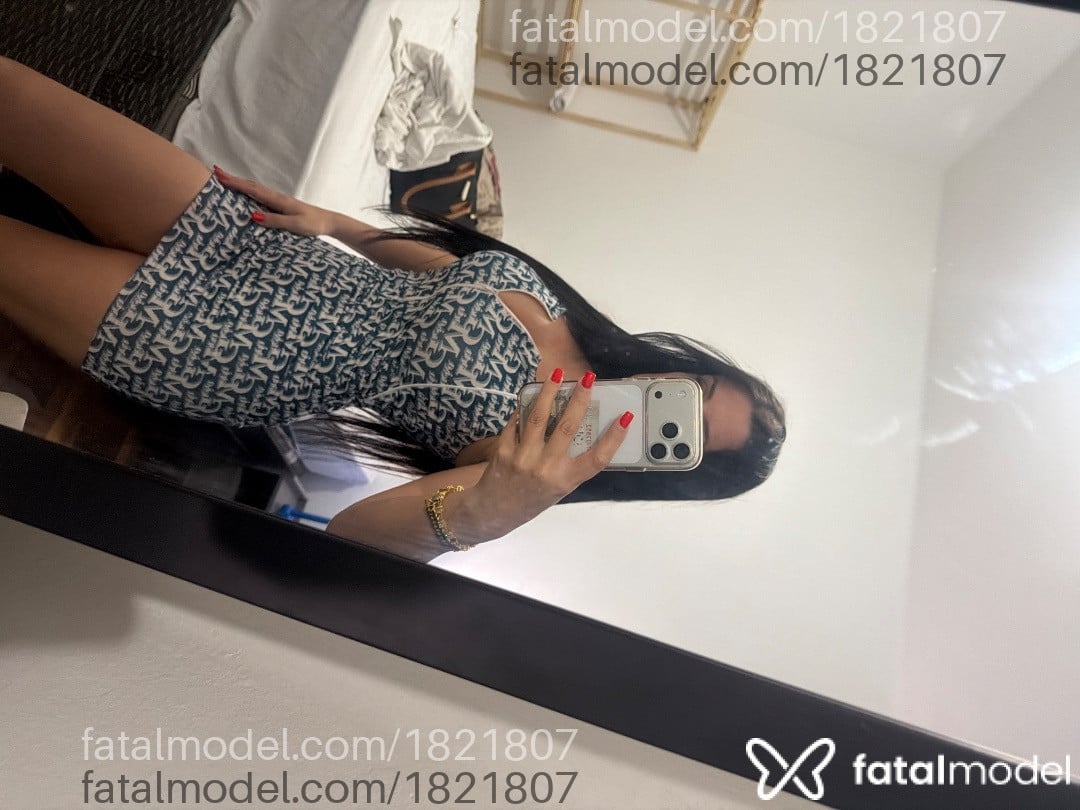 Acompanhante mulher morena (o) de olhos castanhos - Júlia Menezes