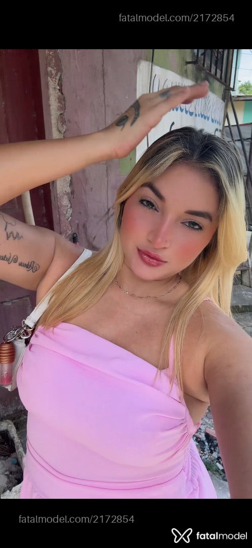 Acompanhante mulher loira (o) de olhos castanhos - Natália Leal