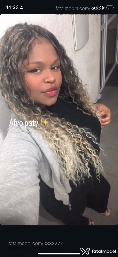 Acompanhante mulher morena (o) de olhos pretos - Jeny Duntra