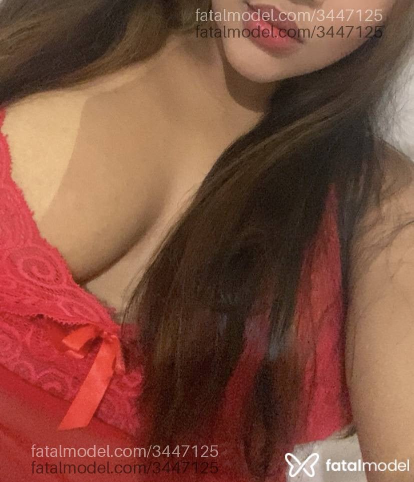 Acompanhante mulher morena (o) de olhos pretos - Maya