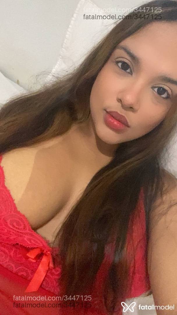 Acompanhante mulher morena (o) de olhos pretos - Laura