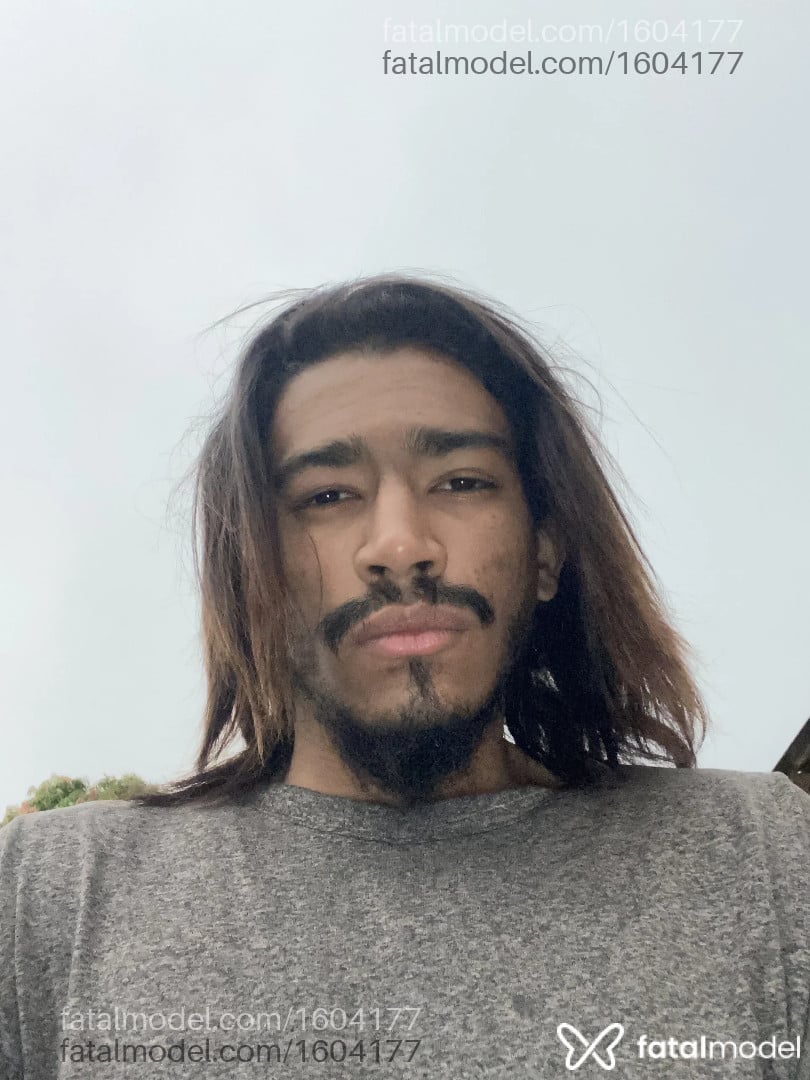 Acompanhante homem com cabelo castanho de olhos castanhos - Bruno Mineirin