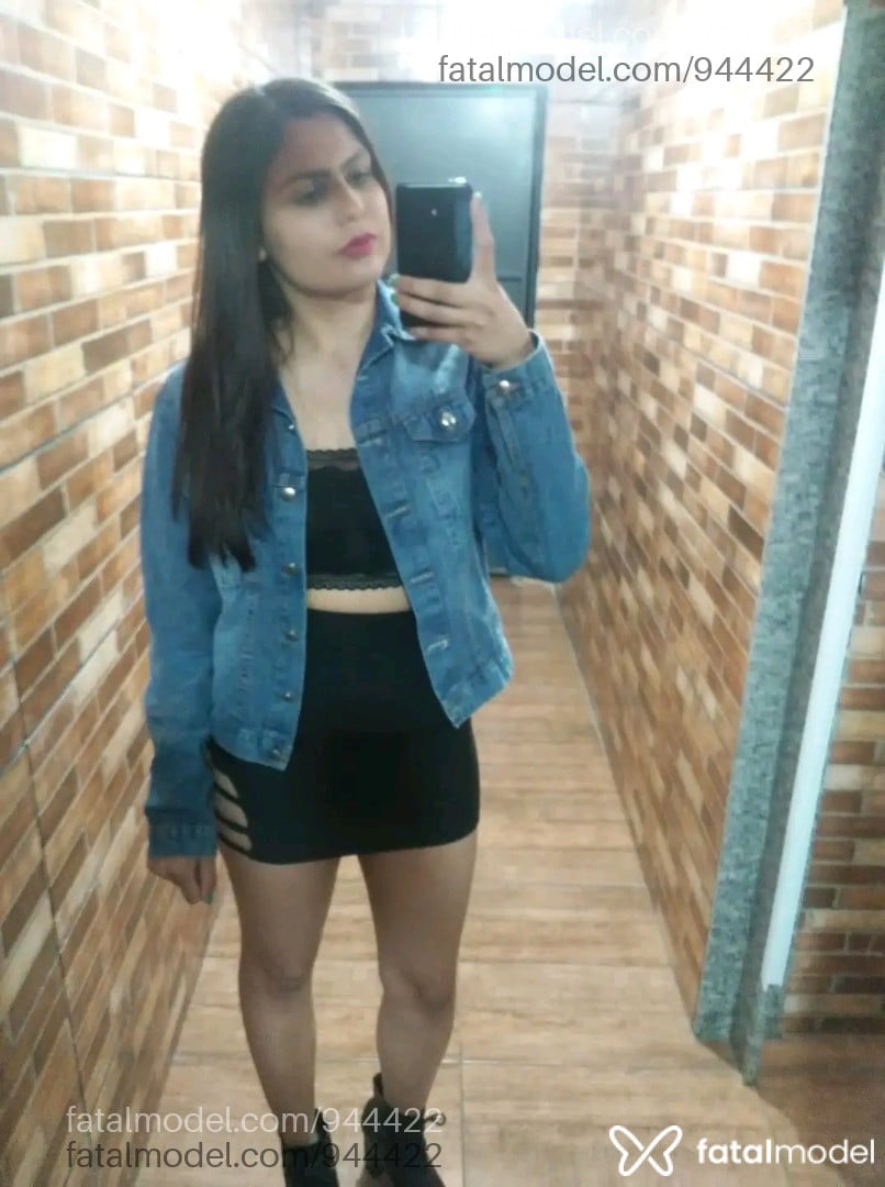 Acompanhante mulher com cabelo castanho de olhos castanhos - Cigana