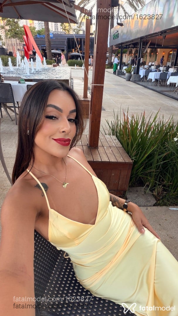 Acompanhante mulher morena (o) de olhos castanhos - Cleo Ferraro