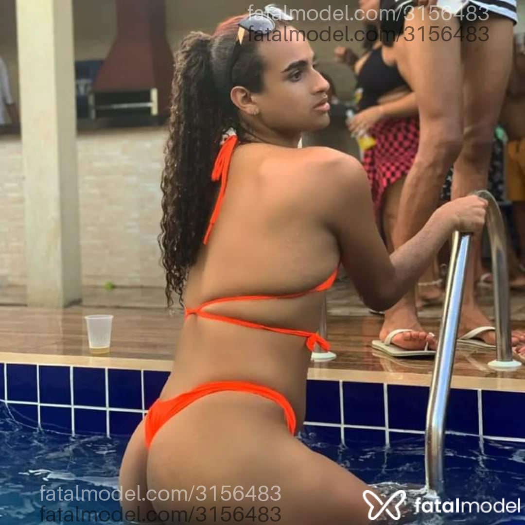 Acompanhante mulher trans morena (o) de olhos pretos - Gabriella Sabat
