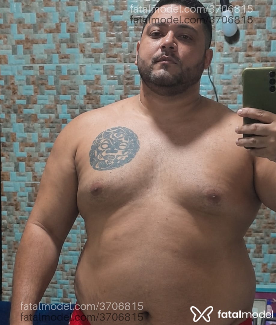 Acompanhante homem com cabelo castanho de olhos castanhos - Henry Bastos