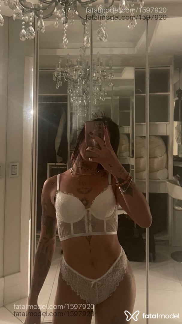Acompanhante mulher morena (o) de olhos pretos - Vitória Santos