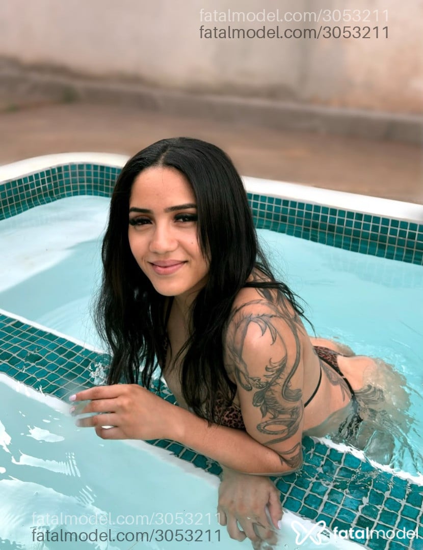 Acompanhante mulher morena (o) de olhos pretos - Angel