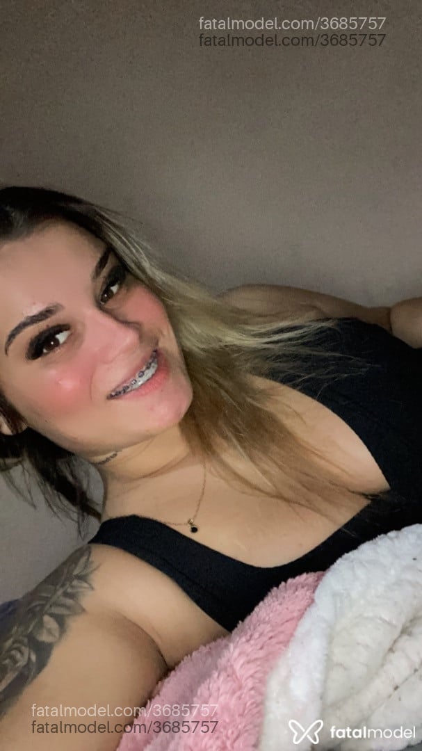 Acompanhante mulher ruiva (o) de olhos castanhos - Larissa