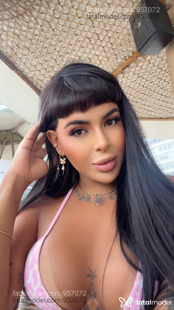 Acompanhante mulher trans morena (o) de olhos castanhos - Nic Vinhedos