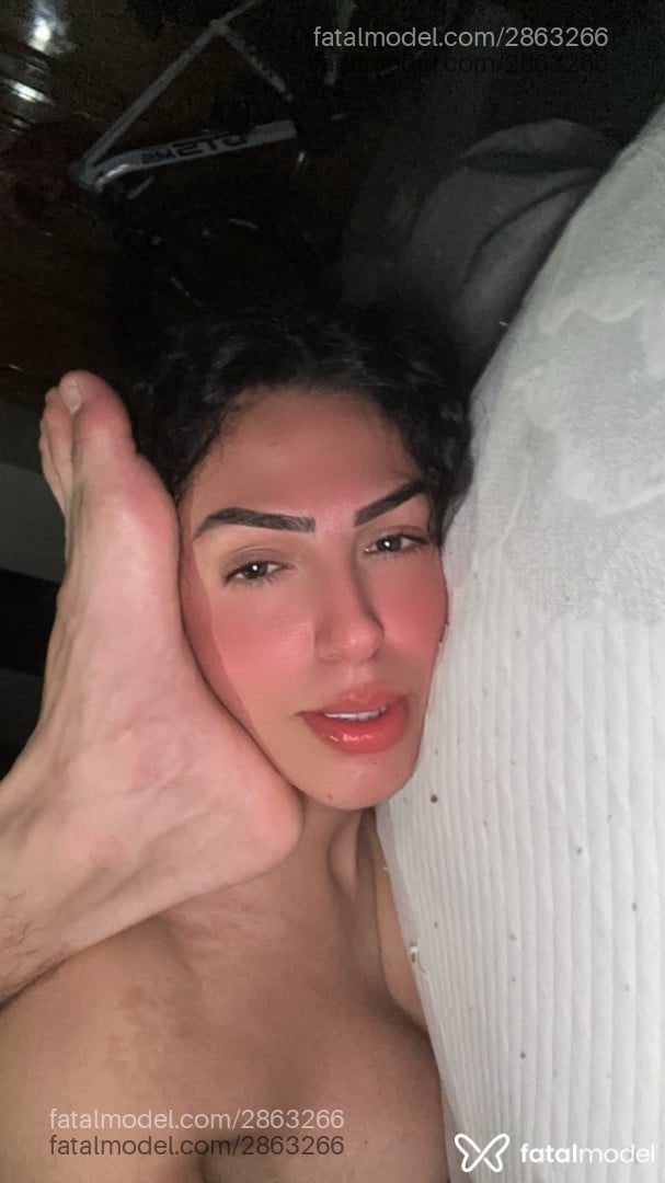Acompanhante mulher trans morena (o) de olhos pretos - Bebel