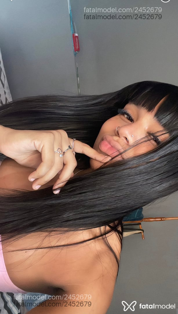 Acompanhante mulher trans morena (o) de olhos pretos - Laís