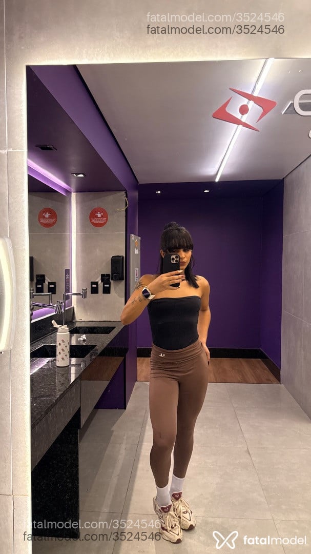 Acompanhante mulher trans morena (o) de olhos castanhos - Victoria Belmonte
