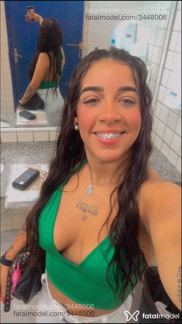 Acompanhante mulher com cabelo castanho de olhos castanhos em Araraquara - Sofia Oliveira