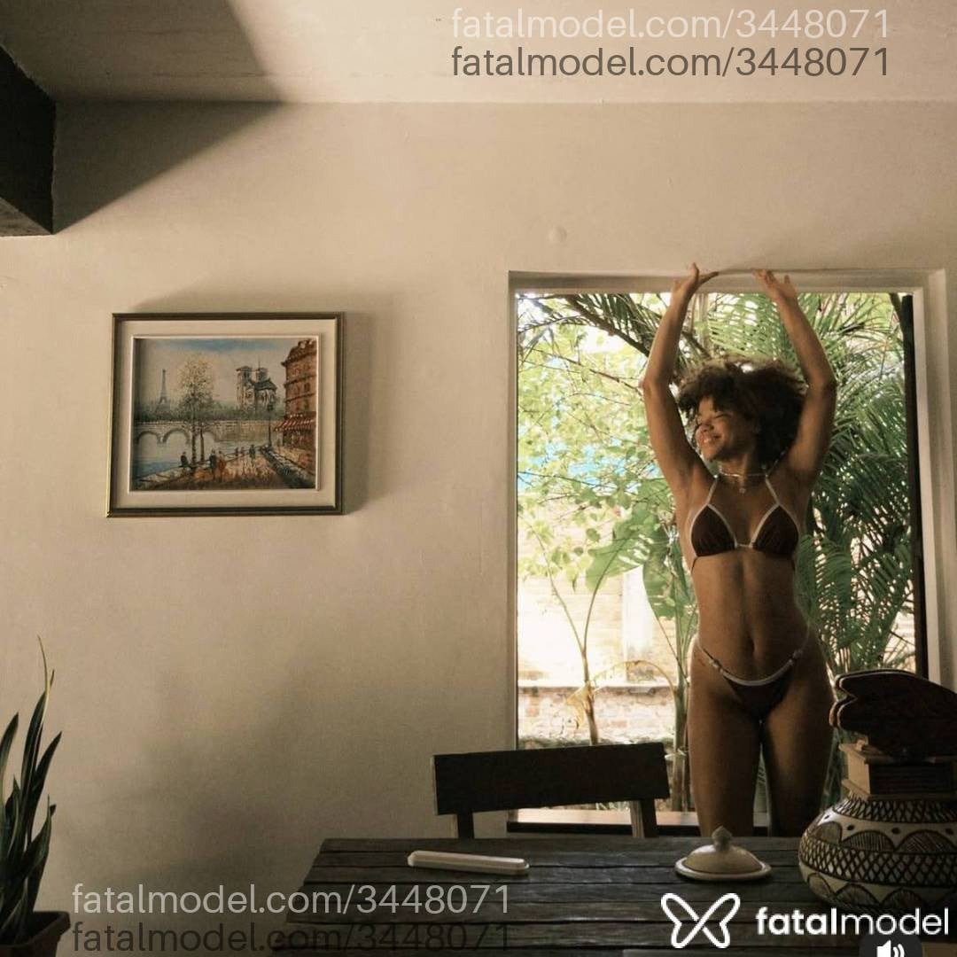 Acompanhante mulher morena (o) de olhos castanhos - Victoria