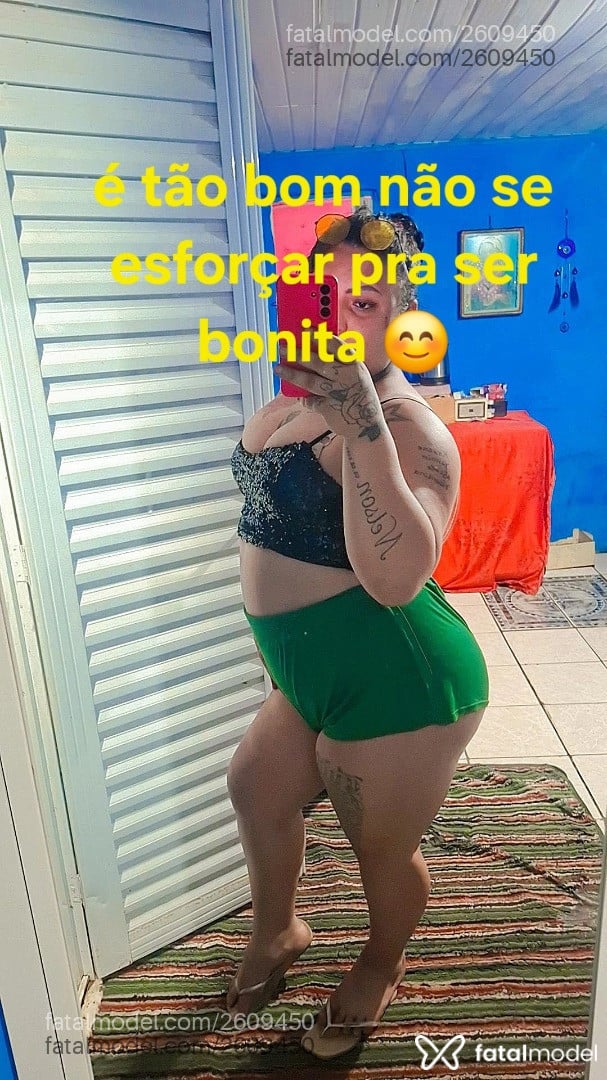 Acompanhante travesti com cabelo castanho de olhos pretos - Penélope
