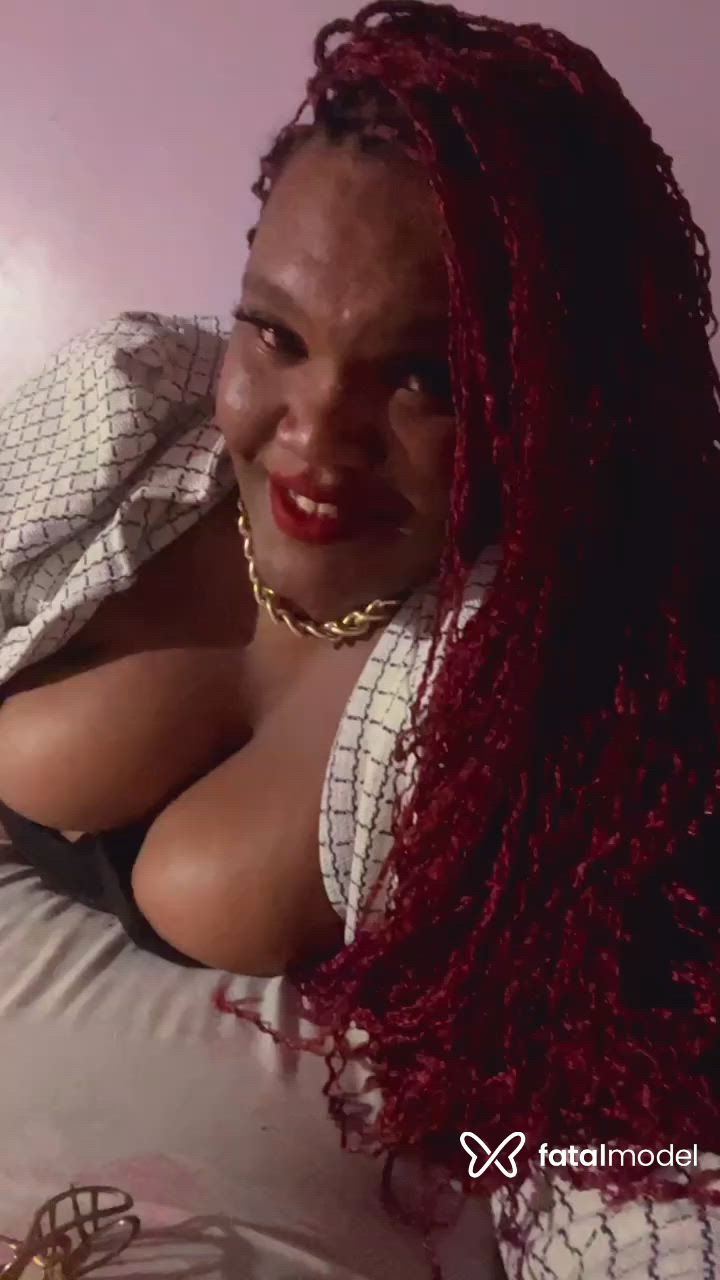 Acompanhante mulher trans morena (o) de olhos pretos - Brenda Mansur