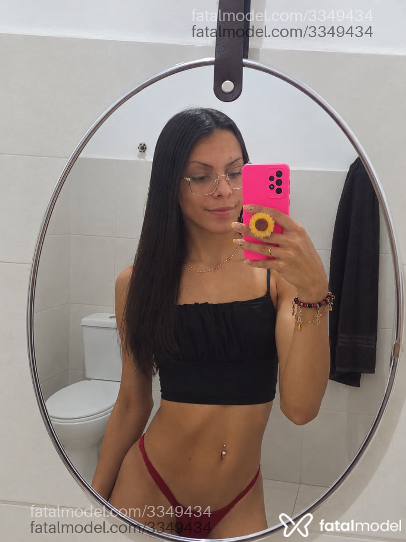 Acompanhante mulher trans com cabelo castanho de olhos castanhos - Gabryela