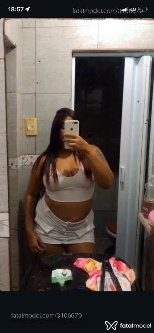 Acompanhante mulher ruiva (o) de olhos pretos - Emily