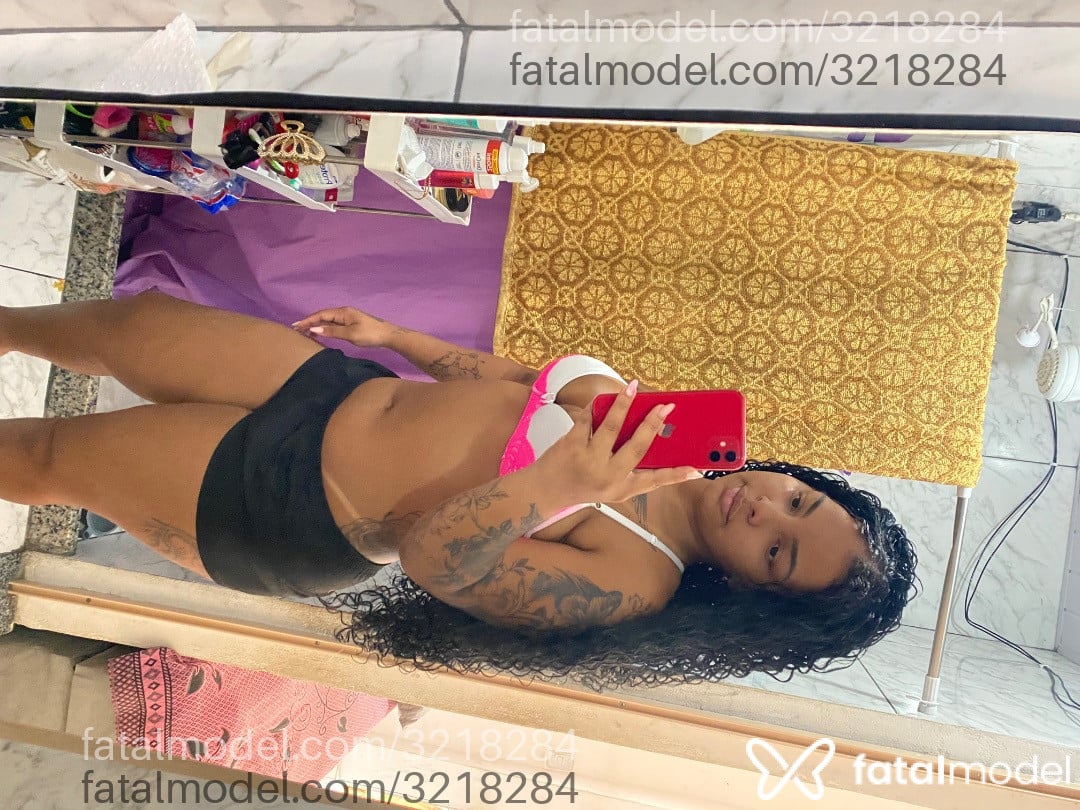 Acompanhante mulher morena (o) de olhos mel - Athena Stephane