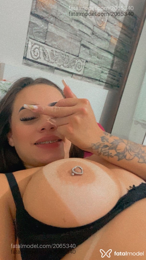 Acompanhante mulher com cabelo castanho de olhos mel - Thais