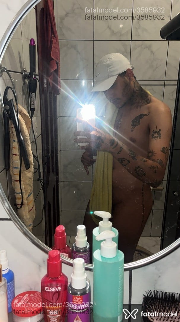 Acompanhante homem morena (o) de olhos pretos - Theo