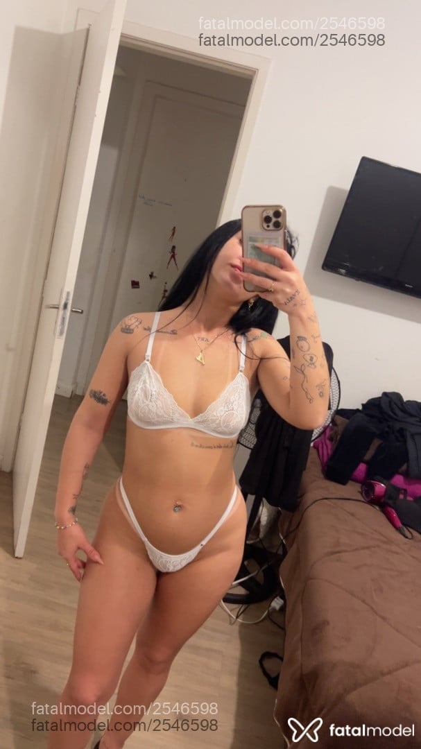 Acompanhante mulher morena (o) de olhos castanhos - Martina