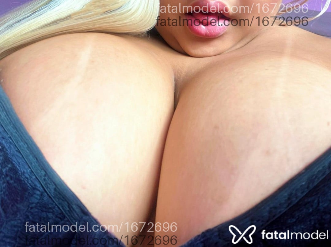 Acompanhante mulher loira (o) de olhos pretos - Ayme ssbbw