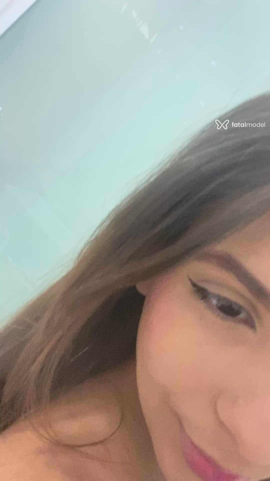 Acompanhante mulher morena (o) de olhos castanhos - Jaade