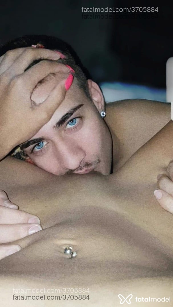 Acompanhante homem com cabelo castanho de olhos cinza - Maraso