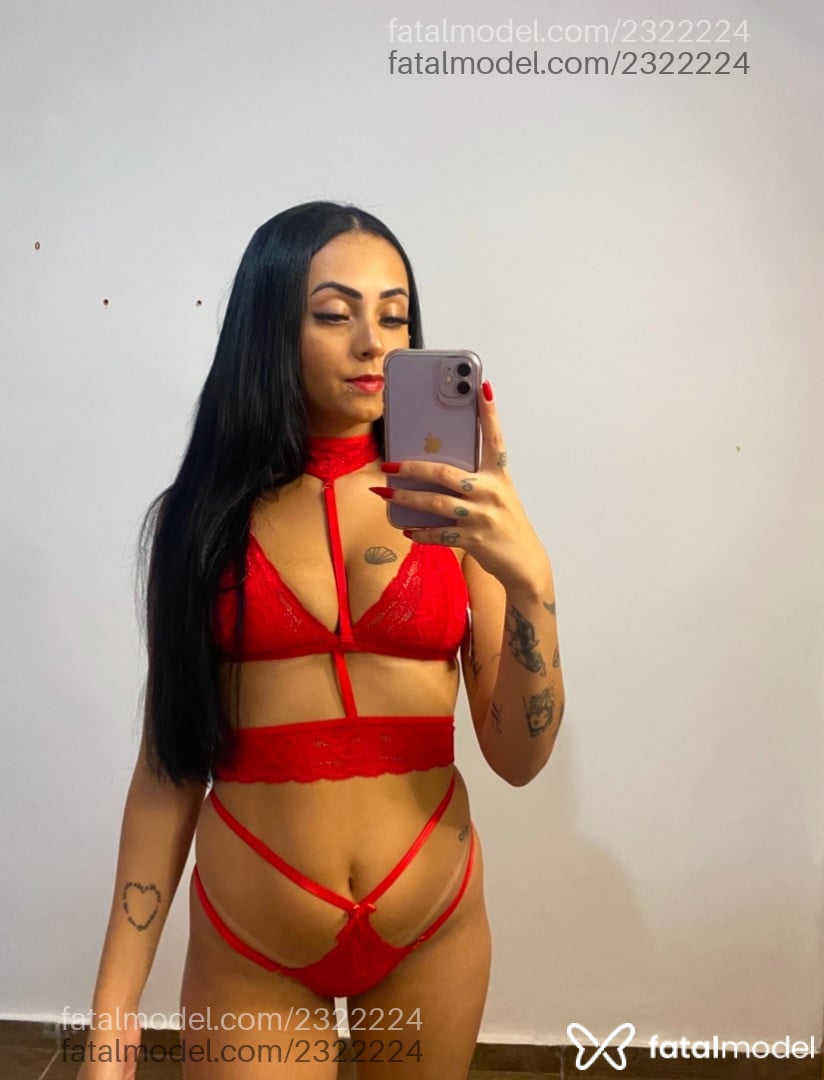Acompanhante mulher morena (o) de olhos verdes - Mavie