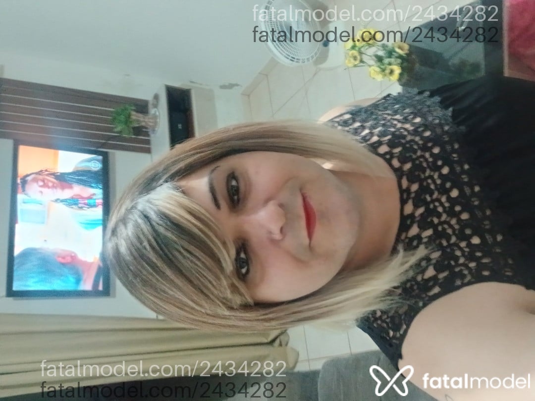 Acompanhante mulher trans com cabelo castanho de olhos castanhos - Nathely Ferrazini