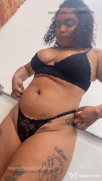 Acompanhante mulher morena (o) de olhos pretos - Briana