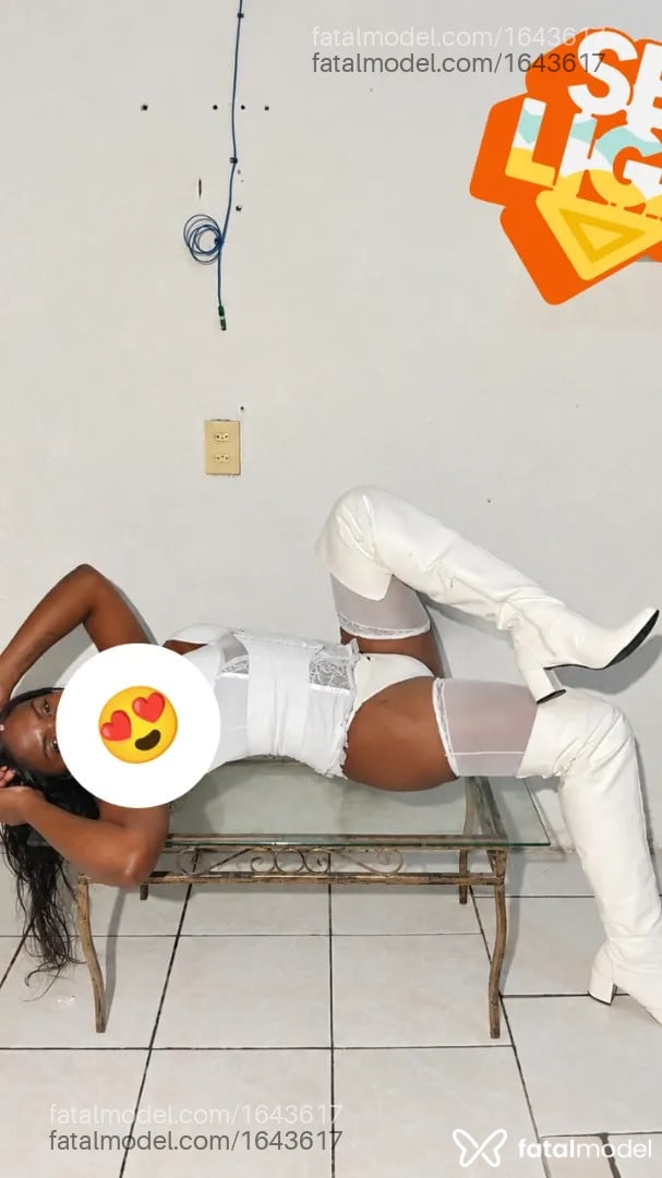 Acompanhante travesti morena (o) de olhos pretos - Jhenyffer Raquelly