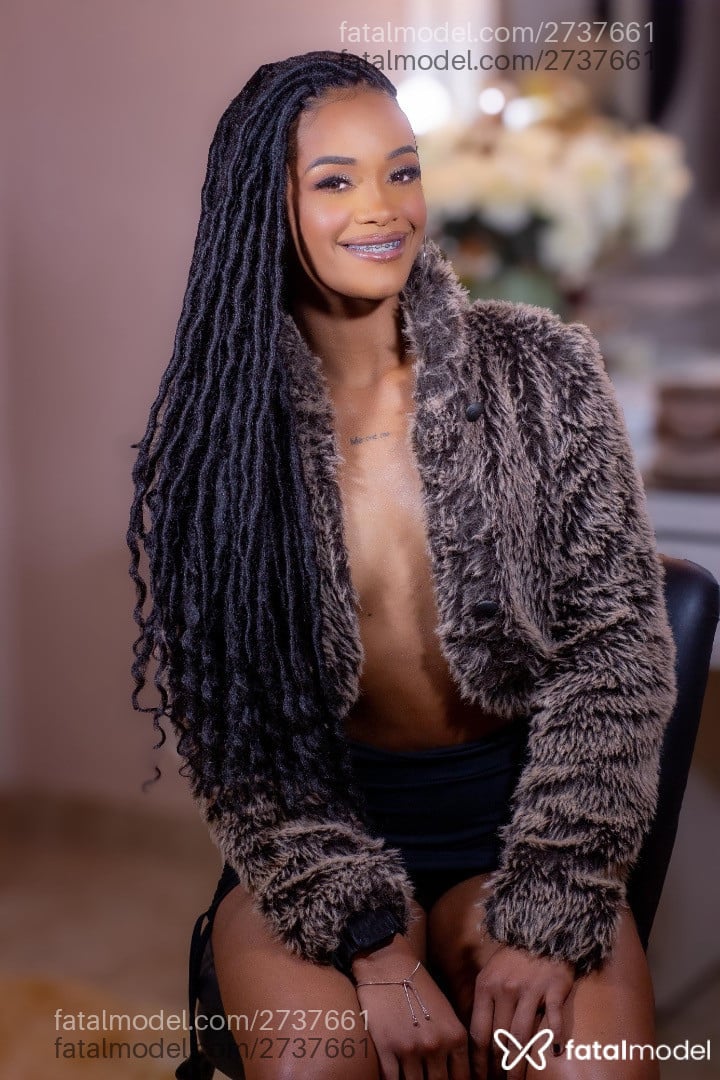 Acompanhante mulher com cabelo castanho de olhos castanhos - Rafaela Monteiro