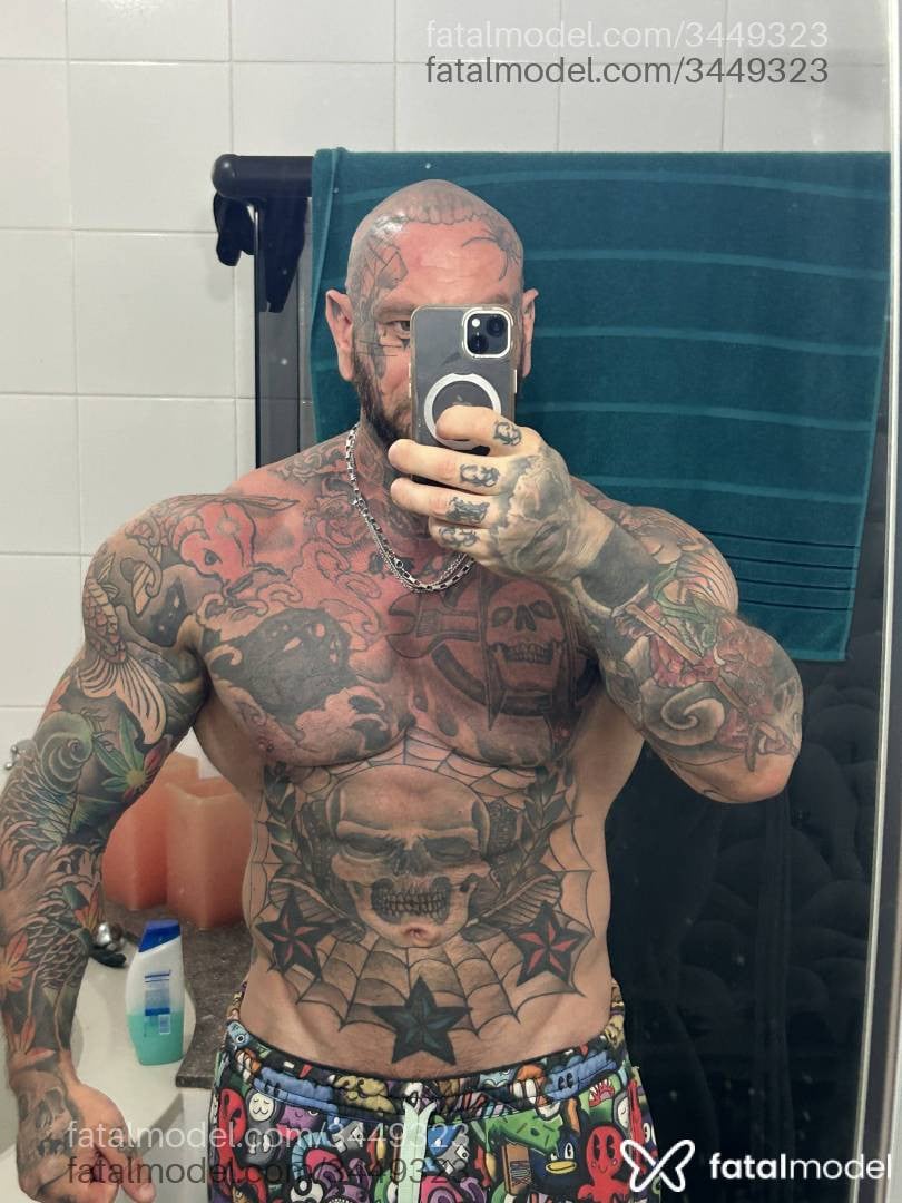 Acompanhante homem sem cabelo de olhos mel - Luca Sofistinha
