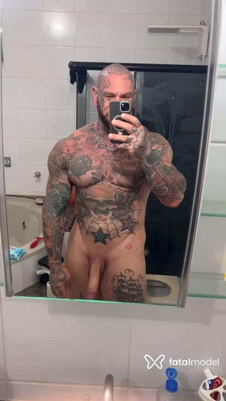 Acompanhante homem sem cabelo de olhos mel - Luca Sofistinha