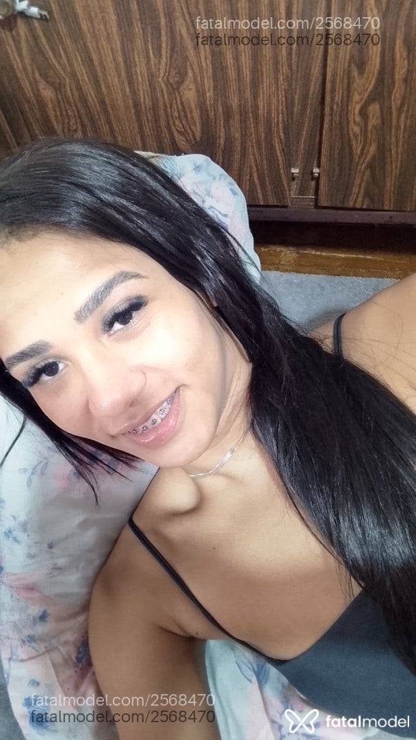 Acompanhante mulher trans morena (o) de olhos pretos - Thayna França